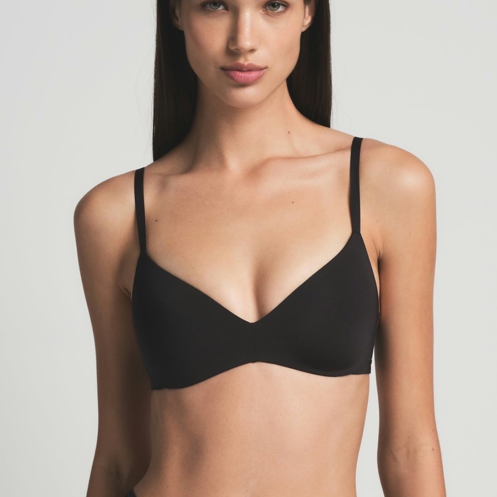 SKIMS WIRELESS FORM PUSH-UP PLUNGE BRA